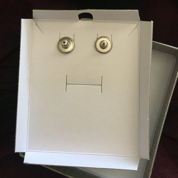 Beautiful Gold Tone Drop Earrings - Picture 2 of 2